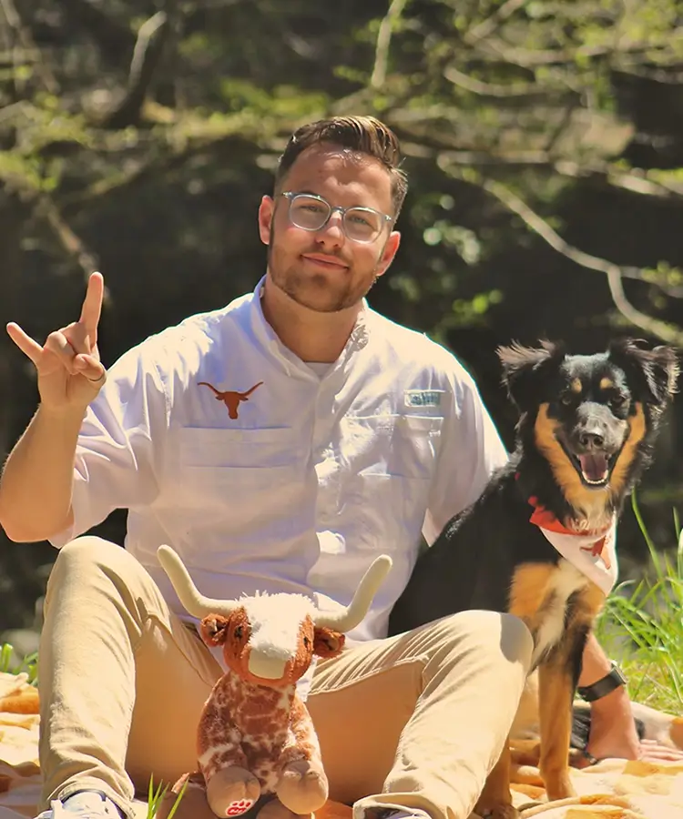 Photo of alumnus Kelton Bloxham, who graduated with a degree in ASL and Deaf Studies.