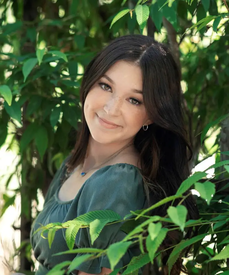 Photo of Carly Williamson