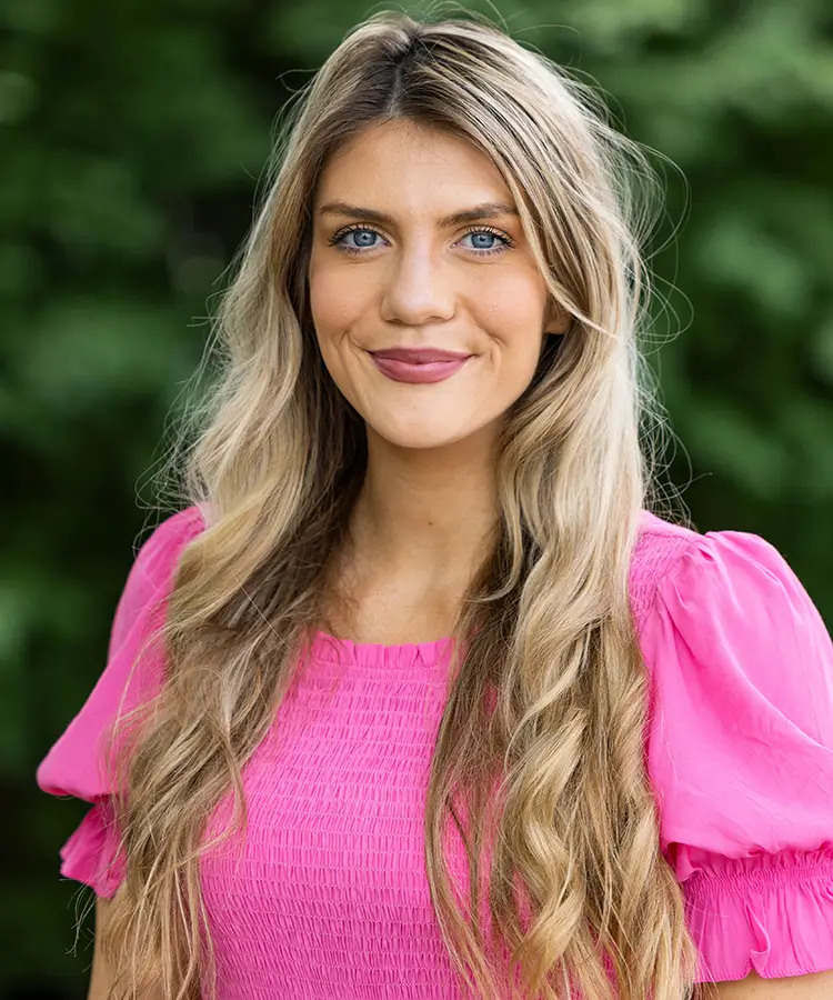 Photo of alumna Emily Bridges who graduated with a degree in Marketing.