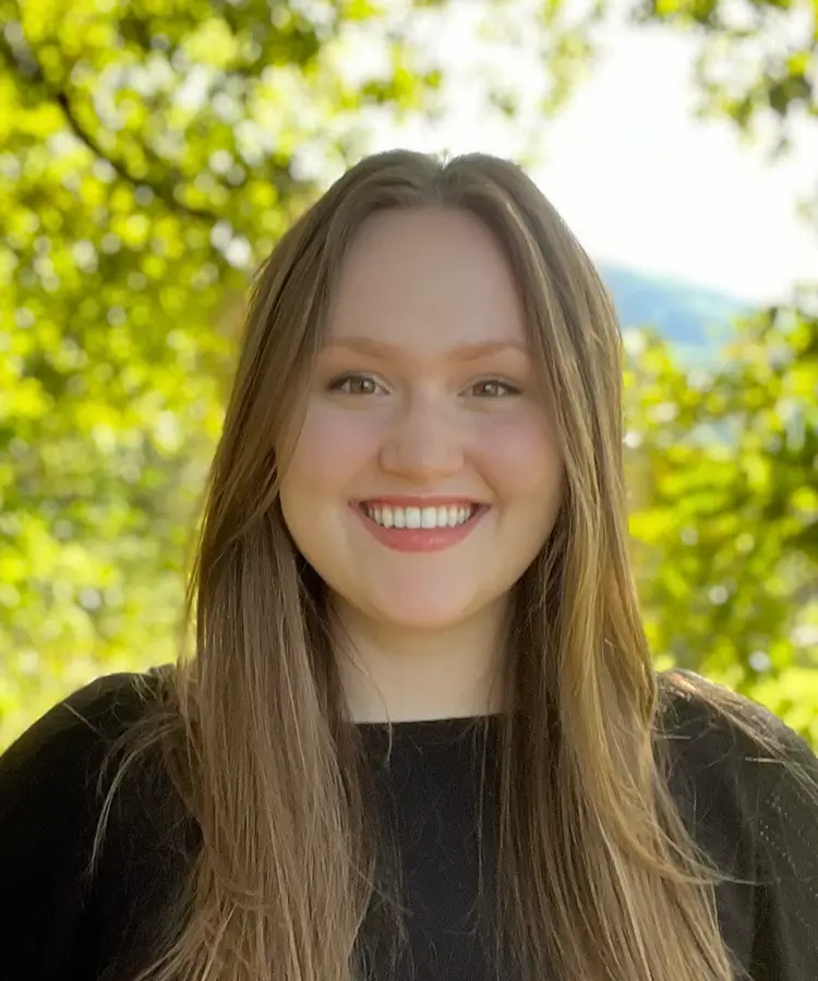 Photo of alumna Lacey Hunter who graduated with a degree in Political Science.