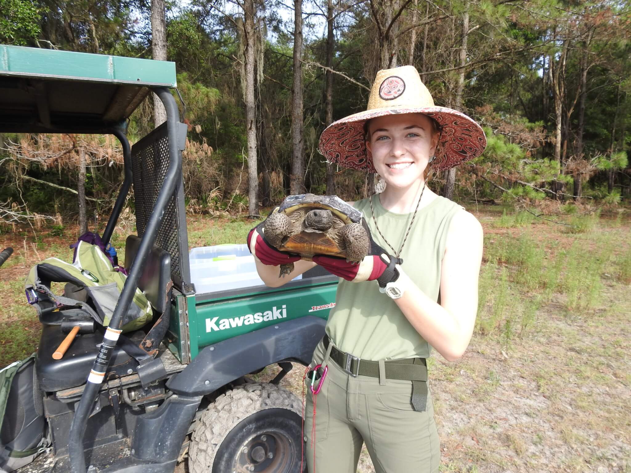 Photo of Rebecca Roberson '22 and tortoise