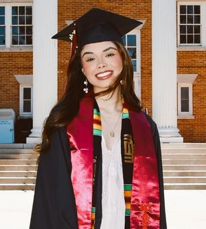 Photo of Lesli Nolazco