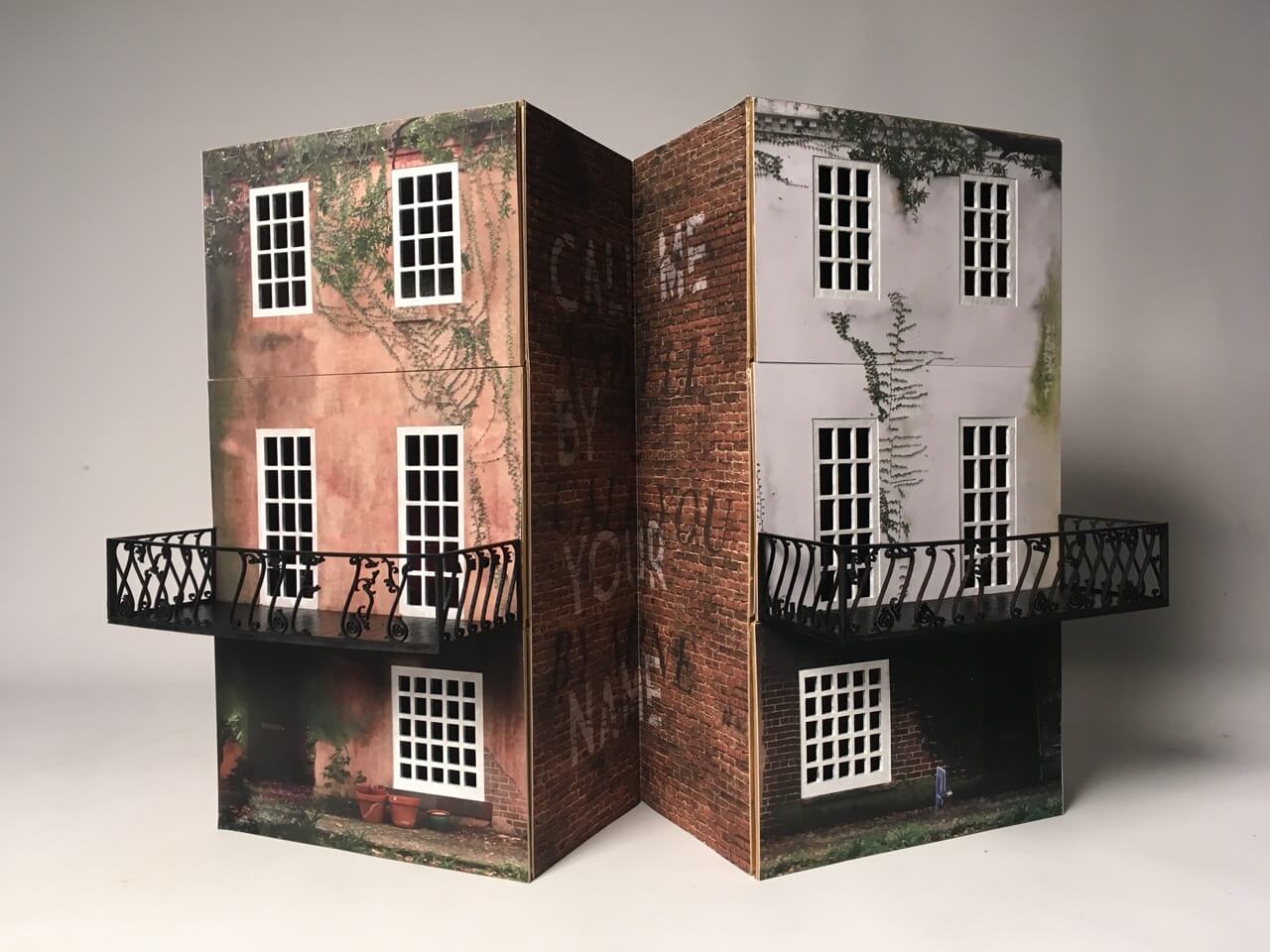 Photo of the Minh Hoàng art exhibit on display