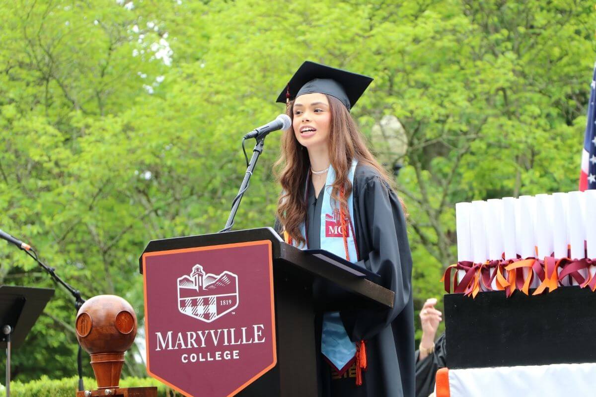 Photo of senior class president Lesli Nolazco