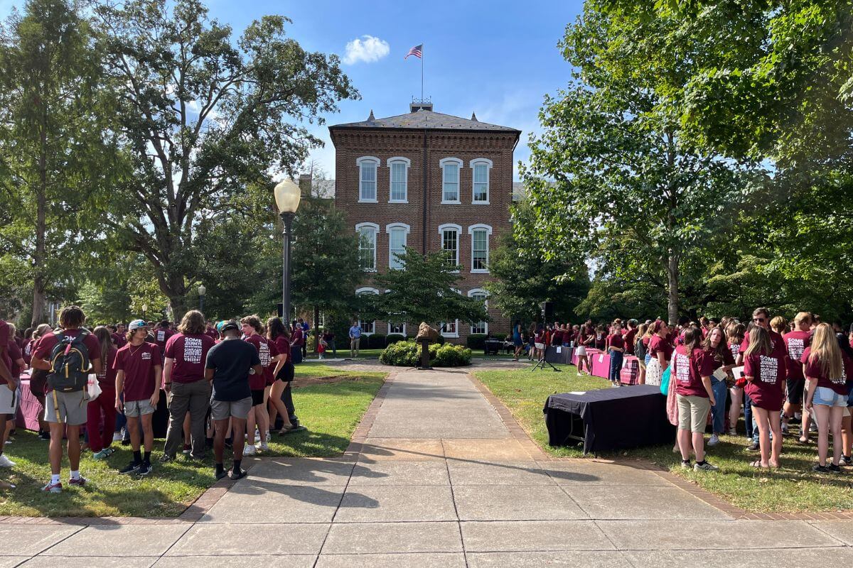 Photo of students gathered on Humphreys Court for Maryville College's Covenant Stone ceremony
