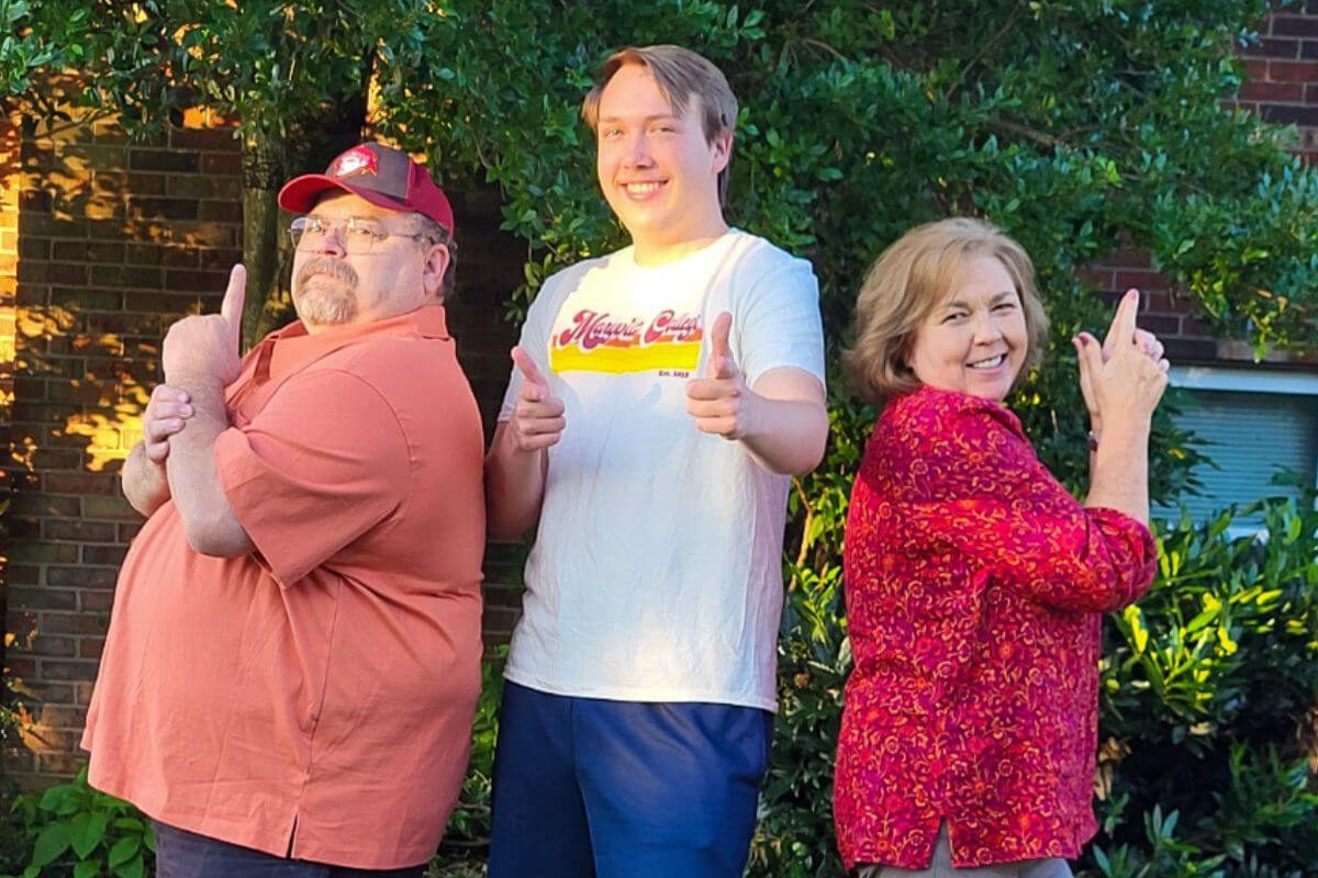Photo of Connor Dye with his aunt and uncle, Jody and Andrea