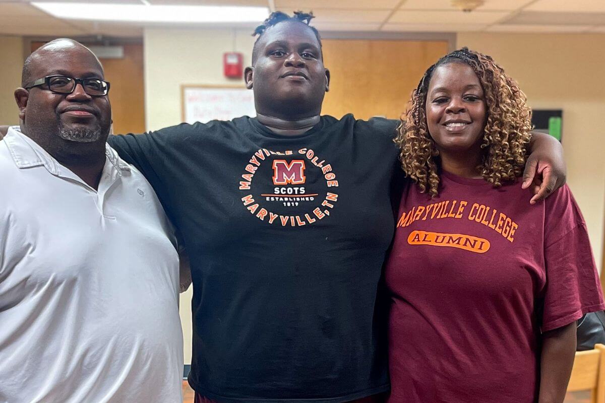 Photo of EJ Smith and his parents, Elias and Katrina