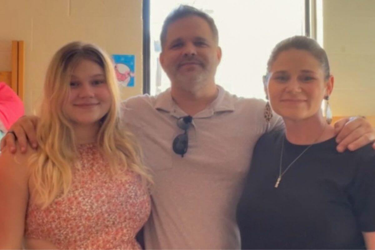 Photo of Emma Lowery with her mom and dad, Jeffery and Heather
