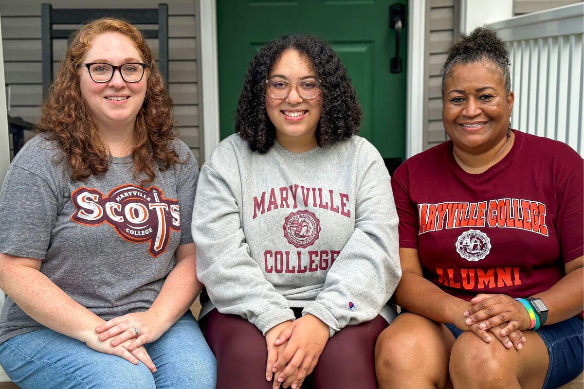 Photo of Jaedyn Sudderth with her mother and aunt