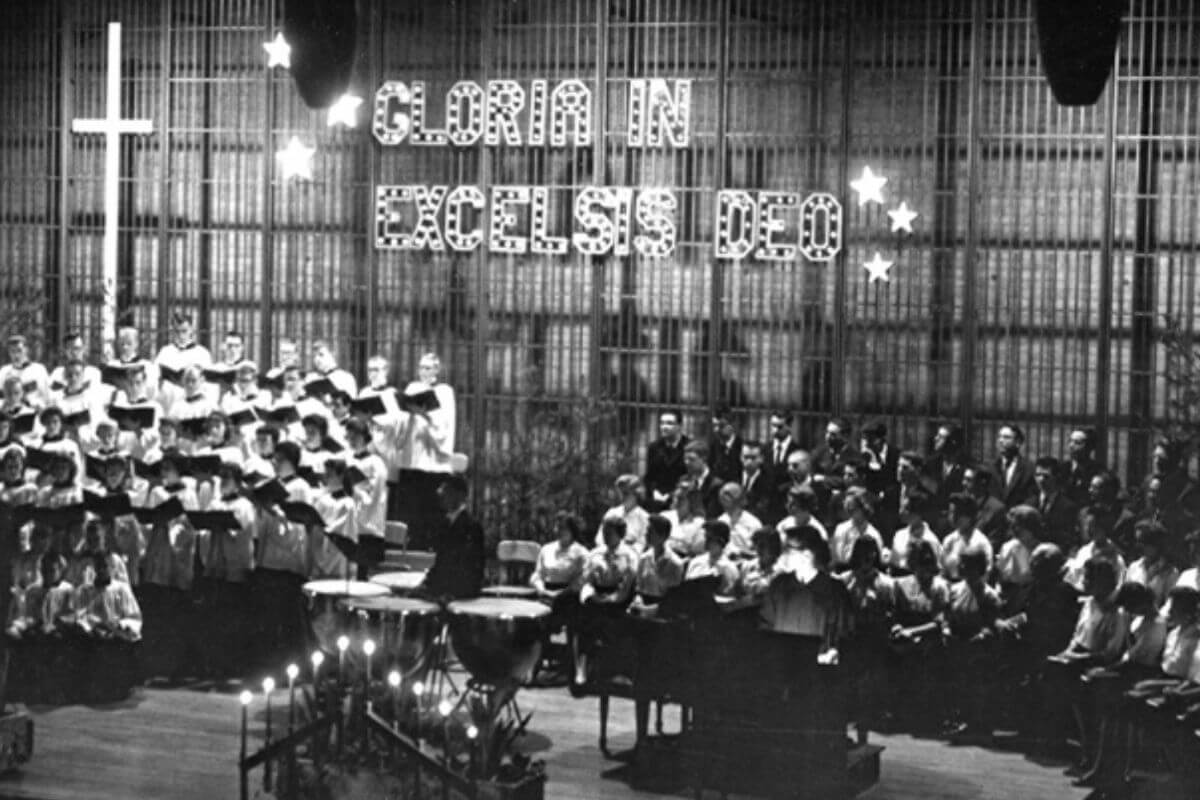 Photo of "Messiah" choir and orchestra during the 1950s.