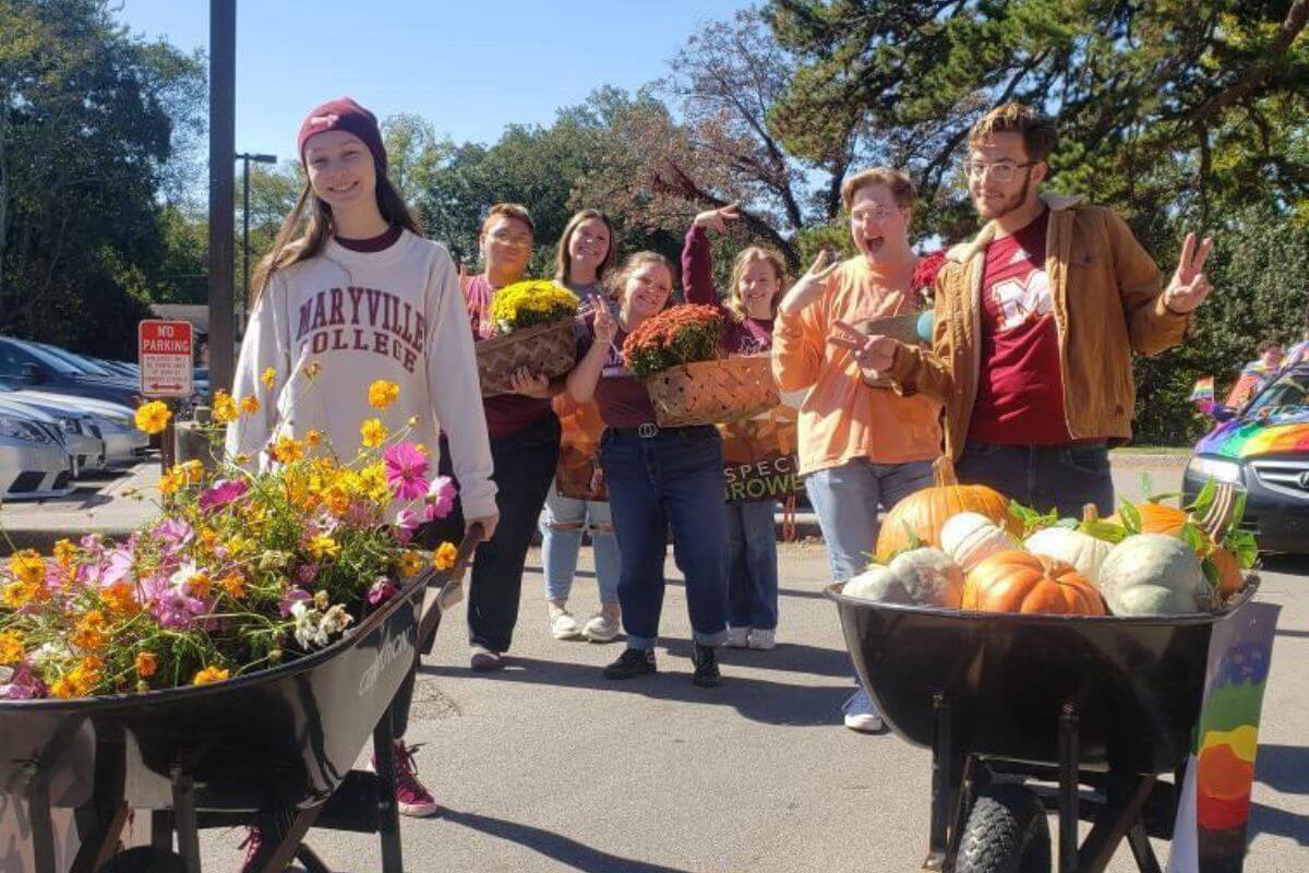 Photo of Maryville College students at Special Growers