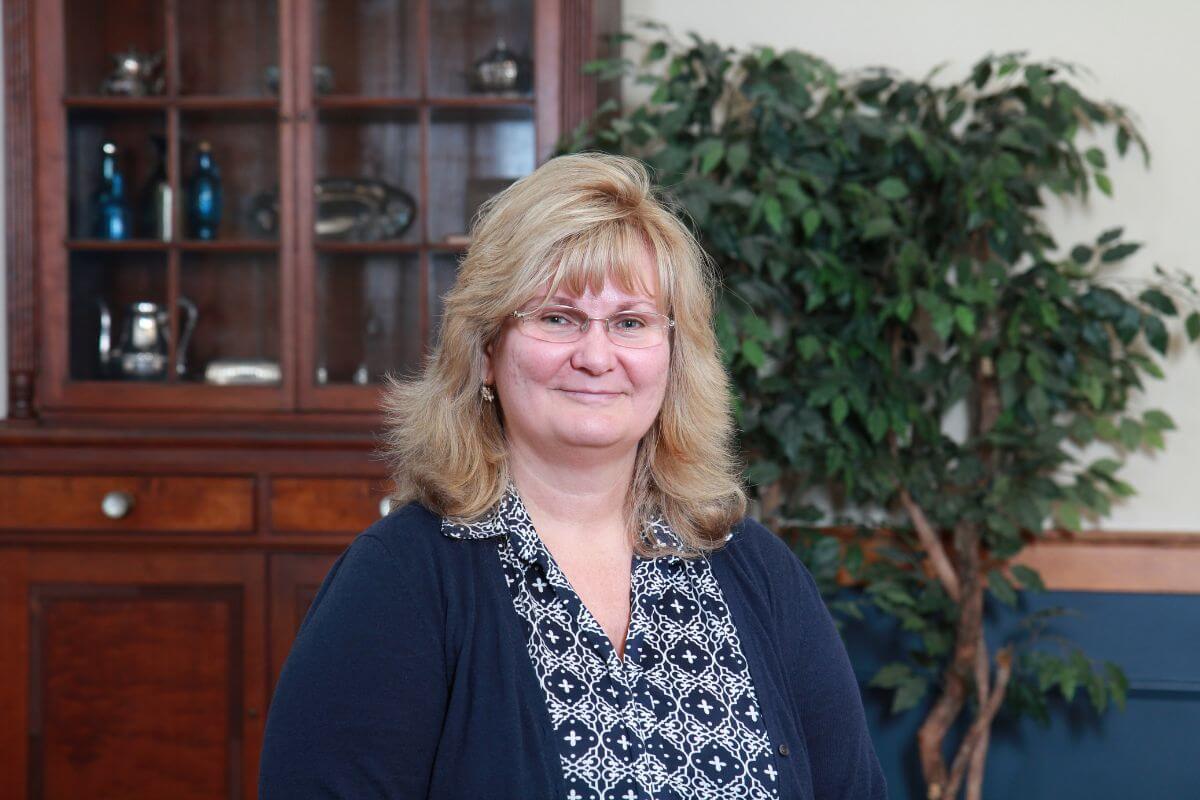 Photo of Leni Lanagan outside the Maryville College boardroom