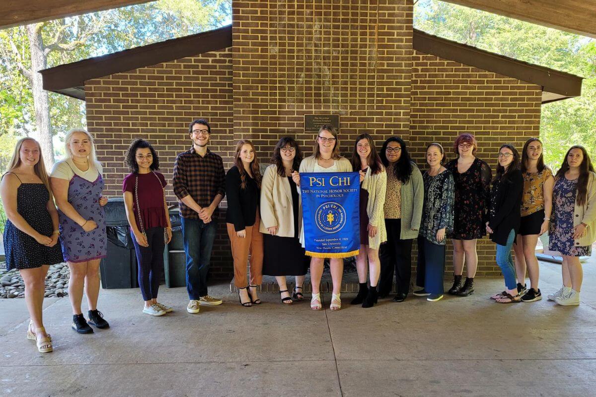 Photo of the Psi Chi honor society inductees at Maryville College for 2023