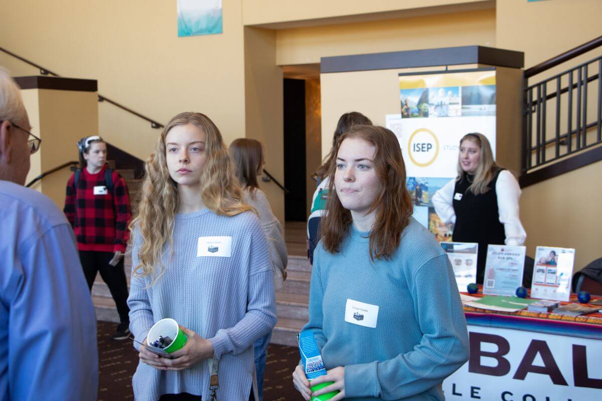 Picture of two Scots talking to a company representative at the MC Career Fair.