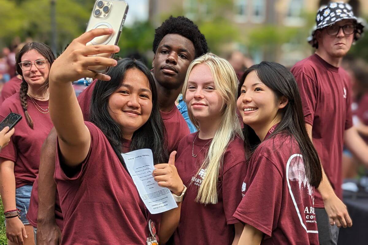 Photo of MC students taking a selfie illustrating the Meet Maryville event