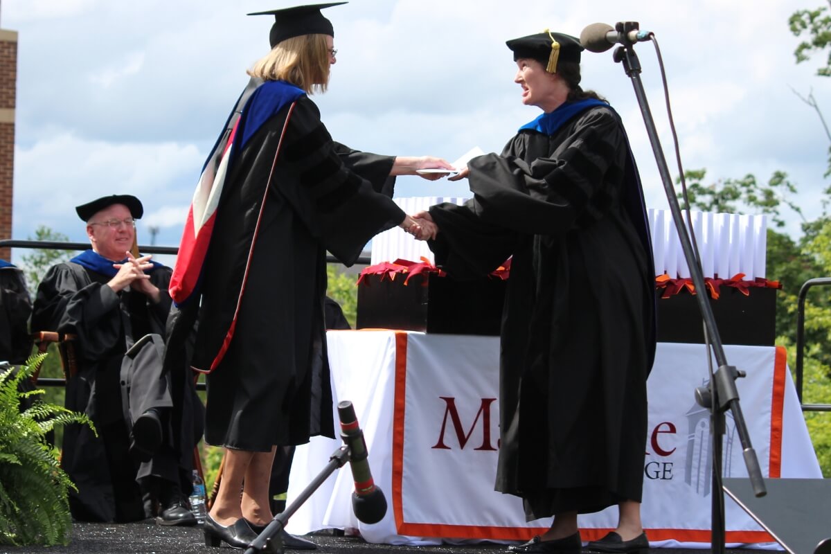 Photo of Dr. Jenifer Greene at Maryville College's 2017 Commencement.