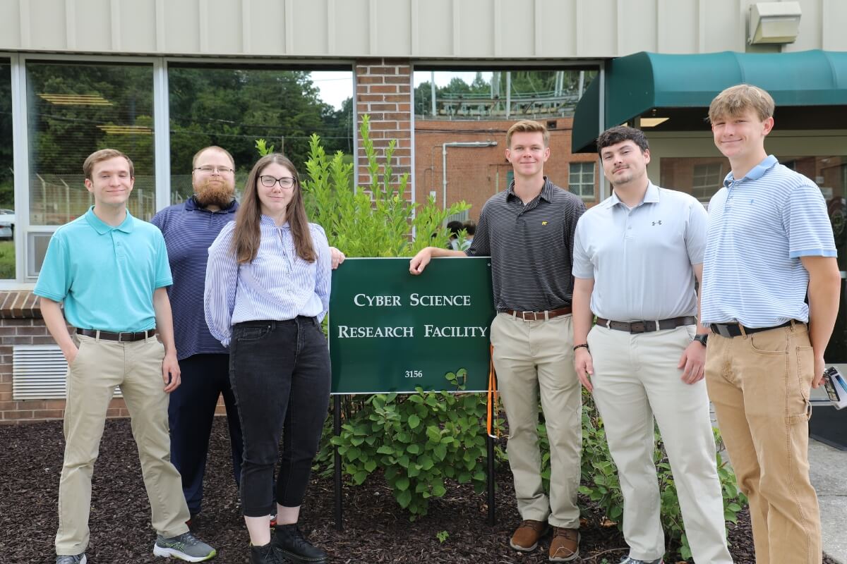 Photo of five Maryville College interns to ORNL with supervisor and MC alum Luke Koch '20.