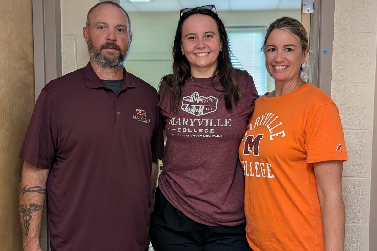 Photo of Rachel Dunbar with dad James Dunbar '02 and mom Allyson Pierce Dunbar '02.