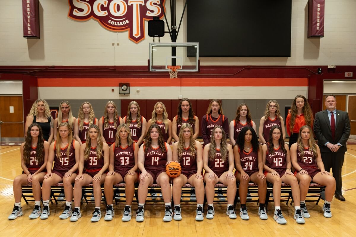 Photo of the 2023-24 Maryville College women's basketball squad
