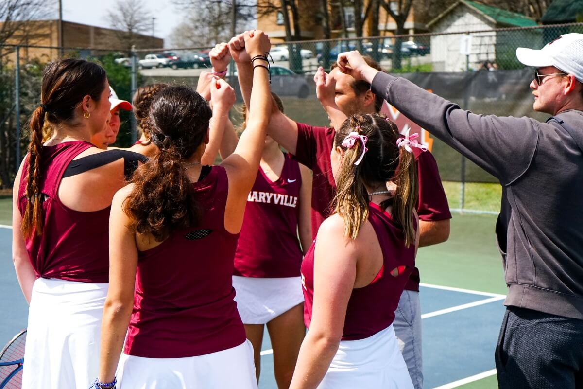 Photo of the Maryville College women's tennis team