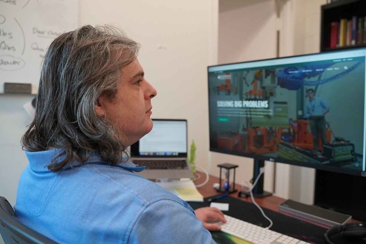 Photo of Maryville College's Dr. Jesse Smith at a computer