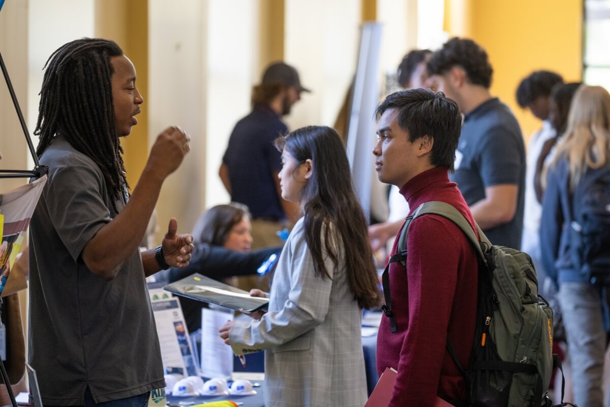 Photo of Brandon Thompson with Clayton Homes at the Maryville College Career Fair