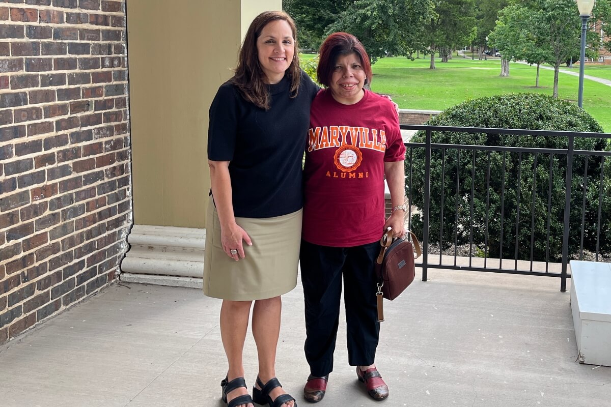 Photo of Ayesha Dastgir from Bangladesh and Karen Eldridge '94.