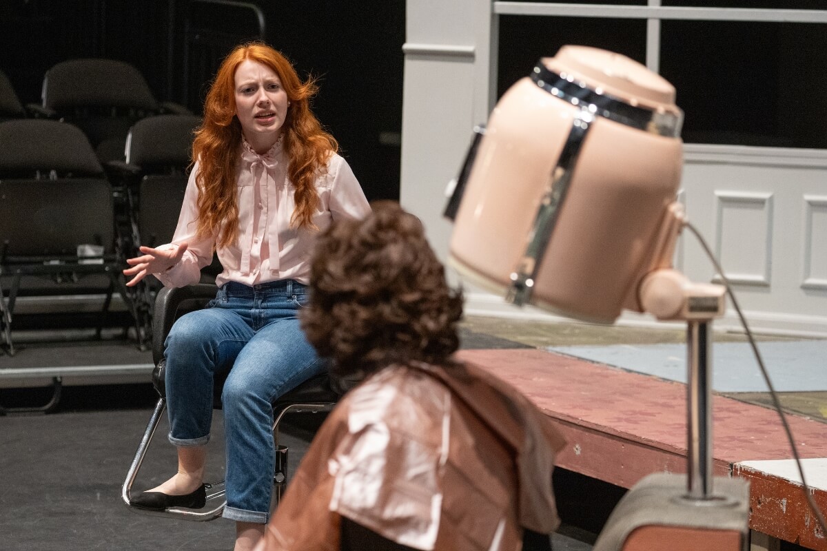 Photo of actresses playing Shelby and M'Lynn in "Steel Magnolias"
