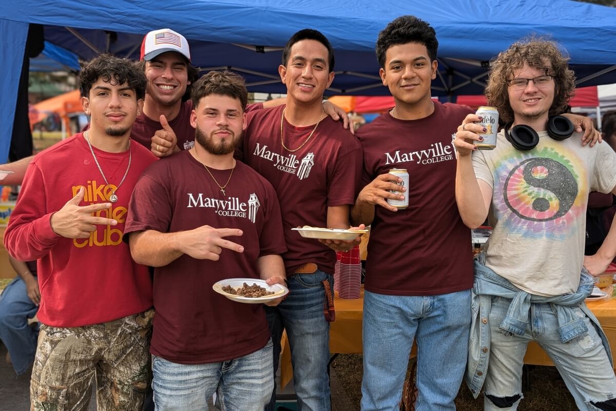 Photo of a group of Maryville College Homecoming tailgaters