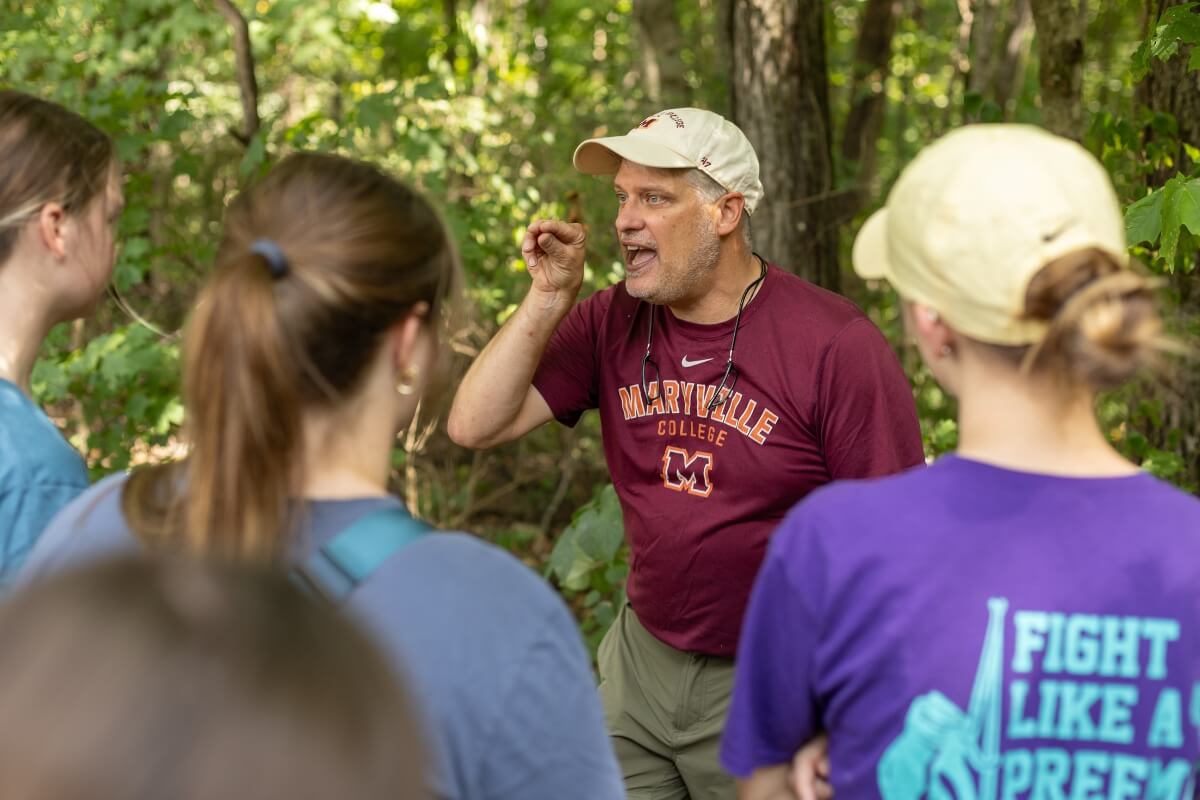 Photo of Dr. Dave Unger speaking to students in the Maryville College Woods