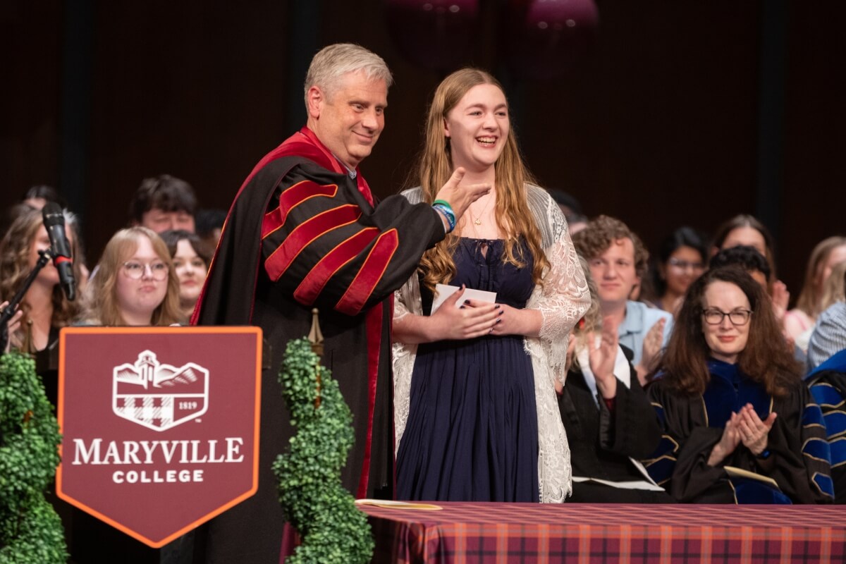 Photo of the Maryville College president and the 2025 winner of the Maryville College Outstanding Senior Award