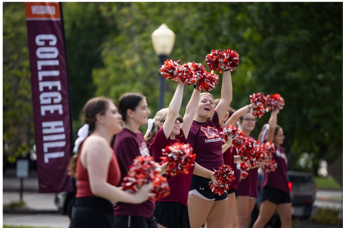 Photo of cheerleaders welcoming new Scots to campus for the new Maryville College academic year