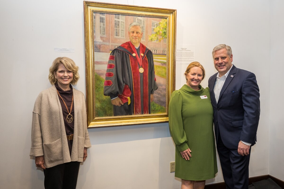 Photo of Lindy Bruggink with President Bryan Coker and his wife, Sara