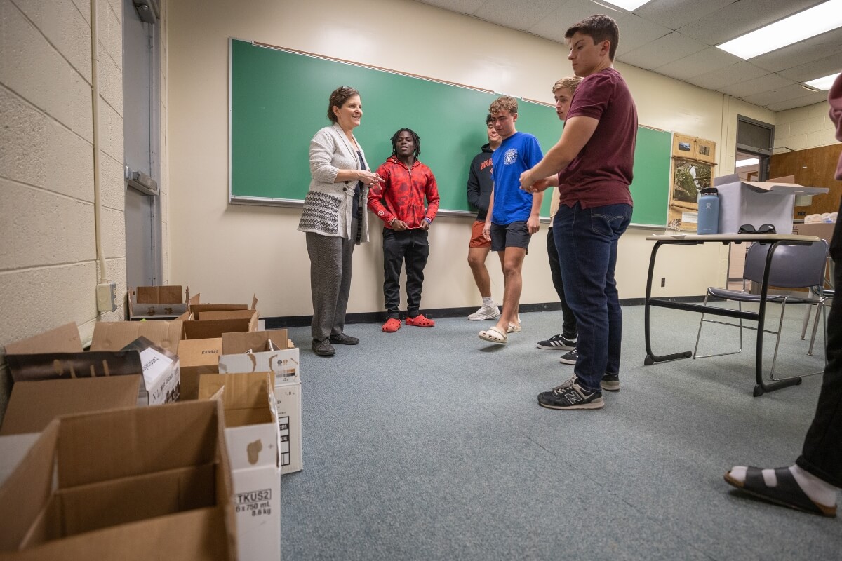 Photo of Dr. Crystal Colter talking to Maryville College students about community engagement