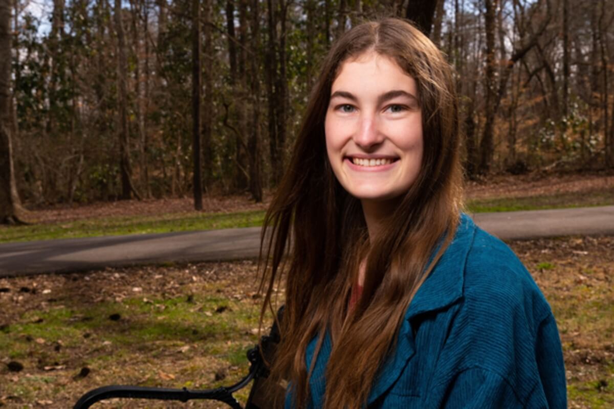 Photo of Gabbie Noonan '25, a Maryville College Health and Wellness Promotion major, smiling at the camera