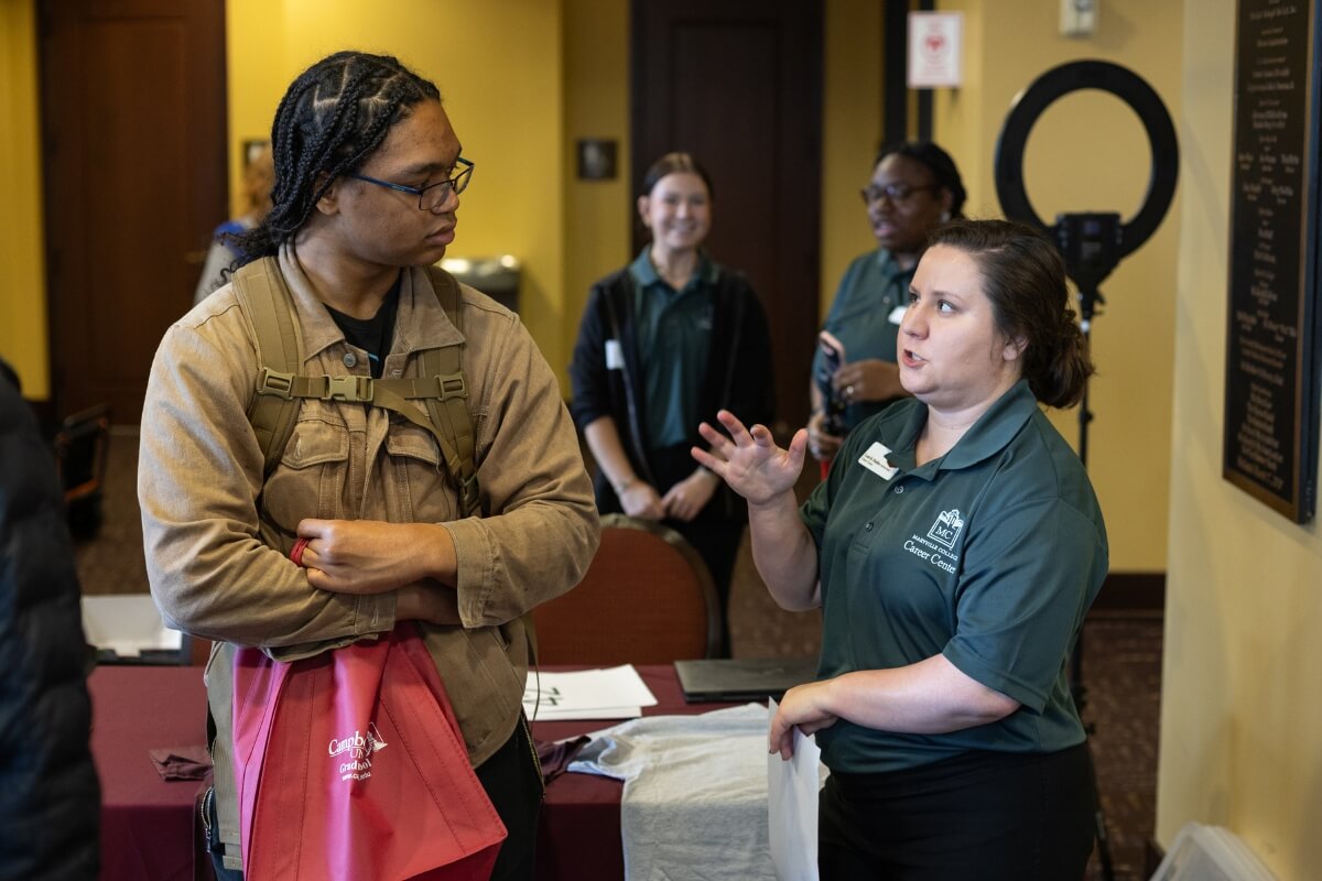 Photo of a Maryville College student and a staff member of the Career Center in a discussion