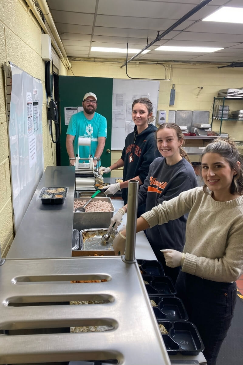 Photo of students from Maryville College at Smoky Mountain Meals on Wheels