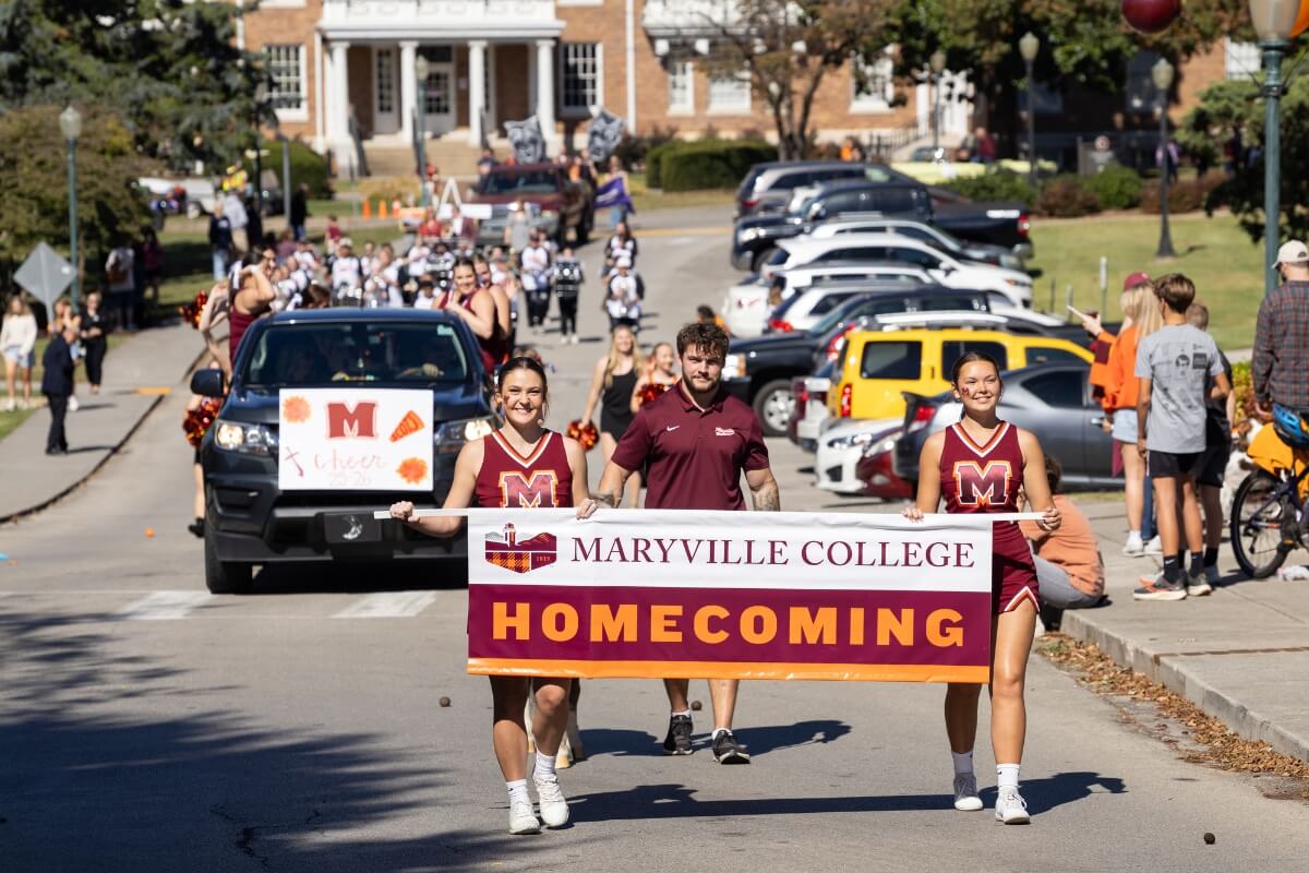 Photo of the start of the Maryville College Homecoming 2025 parade