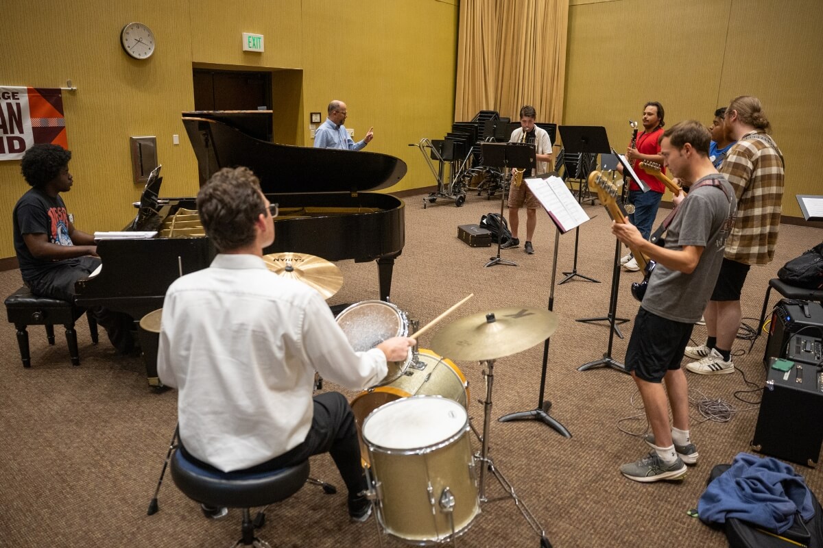 Photo of the Maryville College Jazz Band rehearsing a song in a semi-circle