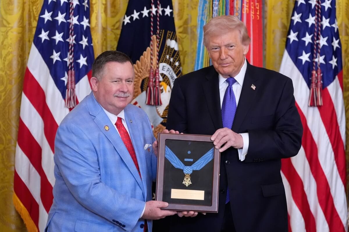 Photo of Pastor Chris Edmonds and President Donald Trump, holding a Medal of Honor presented to Roddie Edmonds