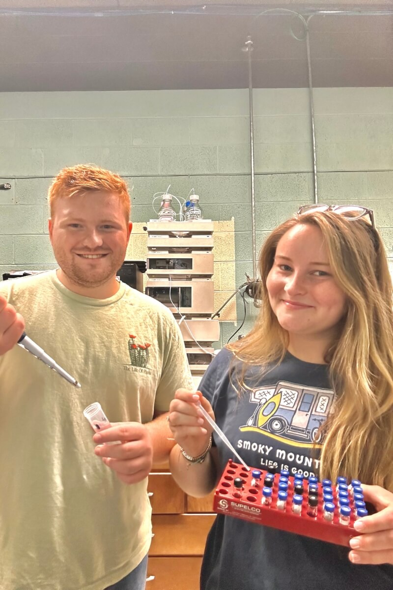 Photo of two Maryville College students conducting research into anabolic compounds in processed meat