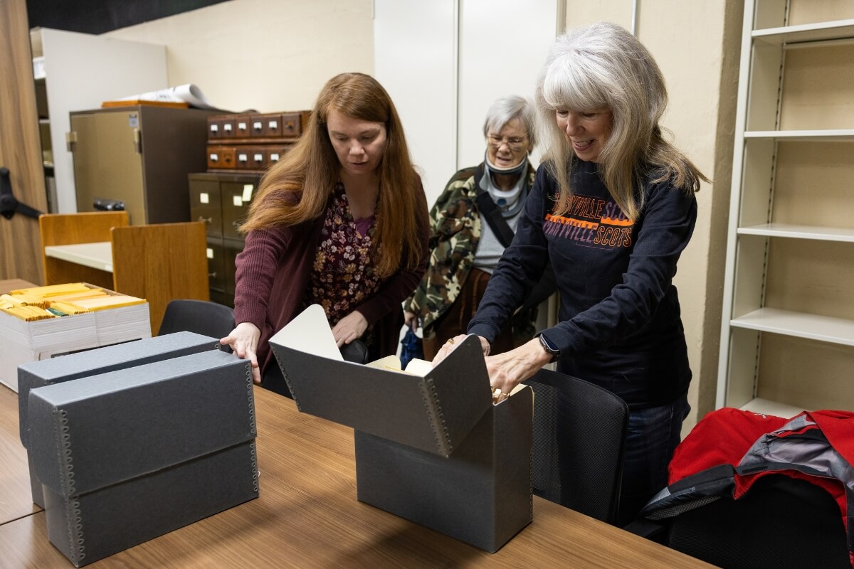 Photo of Amy Lundell '06 with two volunteers in the new Archives space