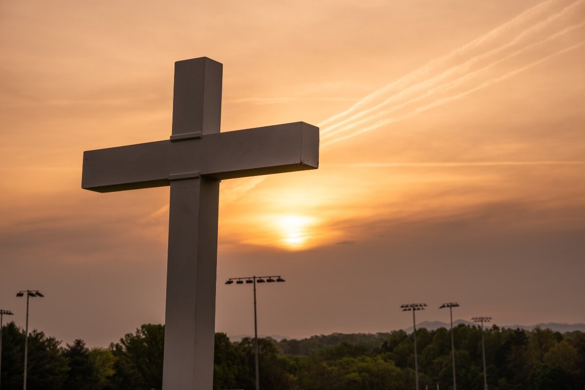 Photo of a cross with the rising sun in the background, taken at the 2026 Maryville College Easter Sunrise Service