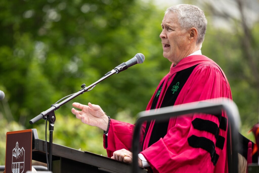 Photo of Dr. Bill Frist addressing the Maryville College Commencement audience